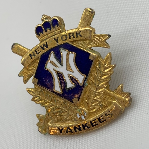 Vintage 90s New York Yankees Gold Tone Collectible Lapel Pin - Picture 3 of 10